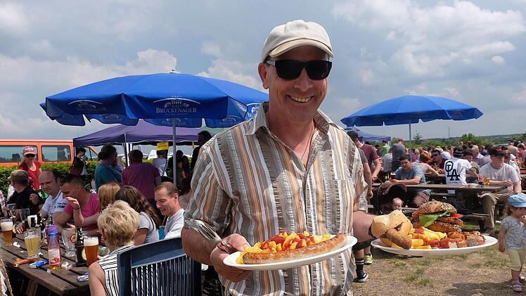 Egal ob vegetarisch oder mit Fleisch: Hungern musste niemand. Foto: Gerd Schaar