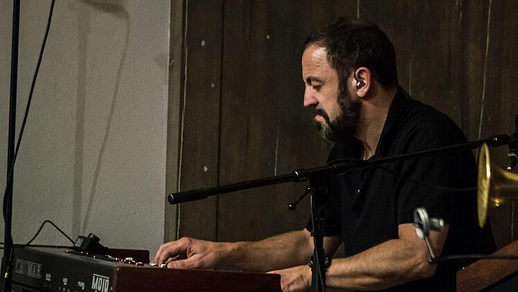 Umjubeltes Gast-Spiel: Nils Wülker begeisterte mit seiner Band bei "Leise am Markt" in Coburg.Foto: Jochen Berger