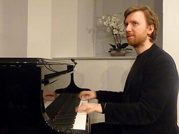 Richard Siedhoff ist eine der wenigen Meister seines Fachs, die frühe amerikanische Stummfilme am Klavier zu begleiten wissen. Foto: Corinna Tübel
