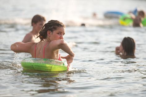 Baden und Tanzen am Main