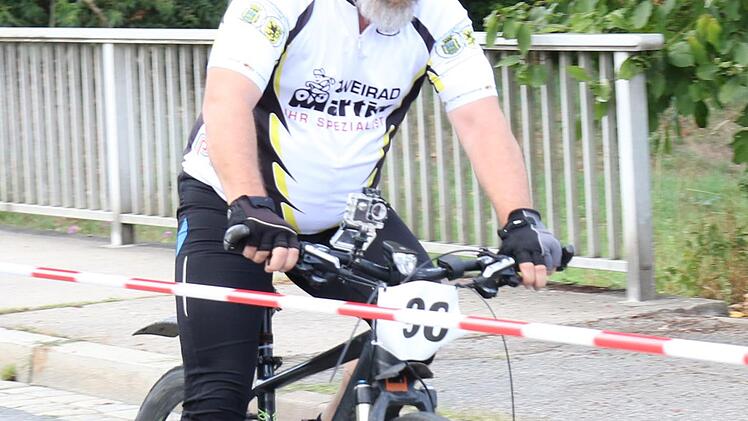 Kondition und Geschick mit dem Fahrrad wurde  bei der 3,5 Kilometer langen Strecke  gefordert. Im Bild Zan Van Flue. Foto: Michael Stelzner
