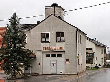Einen attraktiven Dorfplatz soll Weisbrunn erhalten.  Fotos: Günther Geiling