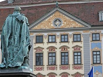 Im Coburger Rathaus wird der Chefsessel frei! Norbert Kastner, der seit 1990 Oberbürgermeister ist, wird bei der Wahl am 16. März 2014 nicht mehr antreten. Die Liste seiner möglichen Nachfolger und Nachfolgerinnen hat bereits eine stattliche Länge erreicht. Foto: CT-Archiv/Simone Bastian