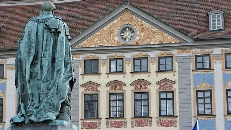 Im Coburger Rathaus wird der Chefsessel frei! Norbert Kastner, der seit 1990 Oberbürgermeister ist, wird bei der Wahl am 16. März 2014 nicht mehr antreten. Die Liste seiner möglichen Nachfolger und Nachfolgerinnen hat bereits eine stattliche Länge erreicht. Foto: CT-Archiv/Simone Bastian