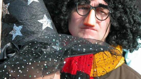 Ausnahmezustand in Weischau: Der einst "kleinste Faschingsumzug" der Welt hat sich längst zu einer echten Konkurrenz für den Coburger Gaudiwurm entwickelt. Foto: Klaus Olezner