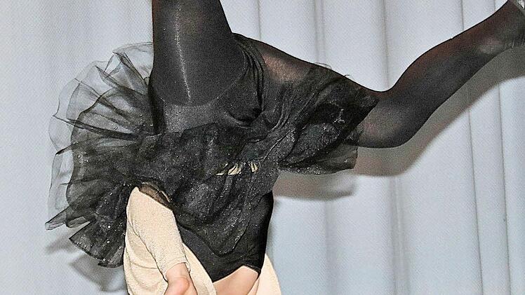 Tanzmariechen Emelie Dittmar begeisterte mit ihrer Akrobatik. Foto: Dieter Britz