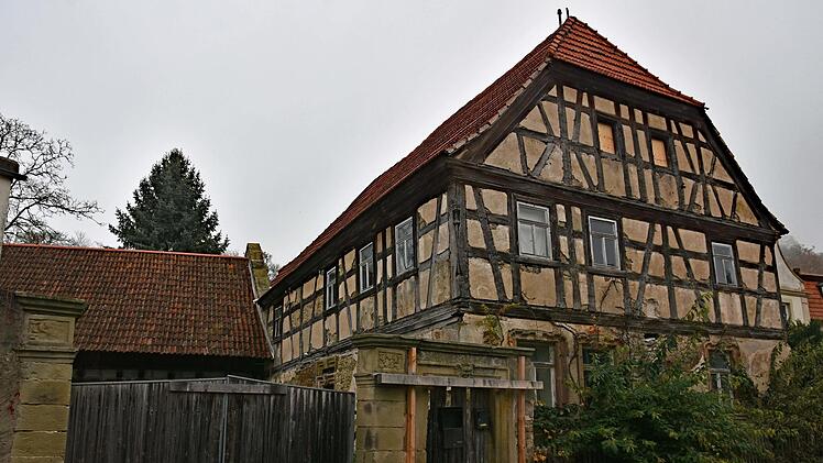 Das Haus in Wachthügelstraße in Prappach (im Bild) ist laut Bürgermeister Günther Werner jetzt zu verkaufen.Ulrike Langer