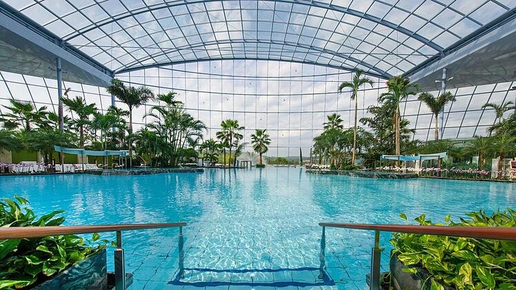 Ein Paar soll in einer Umkleidekabine der "Badewelt" Sinsheim Sex gehabt haben. Nun steht es vor Gericht.  Foto: Uwe Anspach/dpa