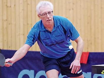 Dreimal Edelmetall: Reiner Kürschner vom TSV Windheim holte Gold im Einzel, Silber im Doppel und Bronze im Mixed bei den Bayerischen Einzelmeisterschaften der Senioren.  Foto: Hans Franz