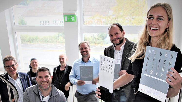 Es ist erst wenige Wochen her, dass eine Projektgruppe des Masterstudiengangs "Zukunftsdesign" einen Award gewann. Mit im Bild sind Hans Rebhan (Zweiter von links) und der Leiter des Studiengangs "Zukunftsdesign", Christian Zagel (Vierter von links). Foto: Veronika Schadeck