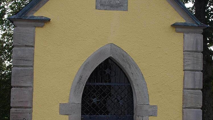 Obwohl die Peterskapelle nicht mehr im Ortsbereich von Brauersdorf steht, zählt sie für viele doch zu den heimatkundlichen Zeugnissen Brauersdorfs. Dort soll sich einstmals eine Wallfahrtskirche befunden haben.