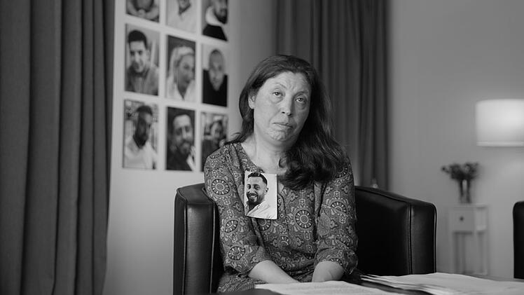 Emiş G&uuml;rb&uuml;z, die Mutter des ermordeten Sedat G&uuml;rb&uuml;z, beklagt die Vers&auml;umnisse der Beh&ouml;rden.