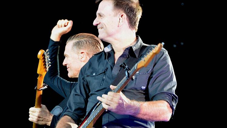 Bryan Adams bei seinem Konzert in Bad Kissingen Foto: Peter Rauch