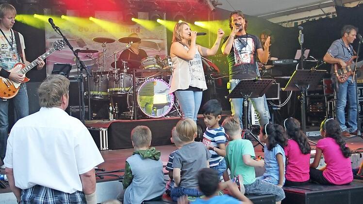Songs, bekannt, aber keine Hitparaden-Renner, präsentierte die "80's Back Band" perfekt.