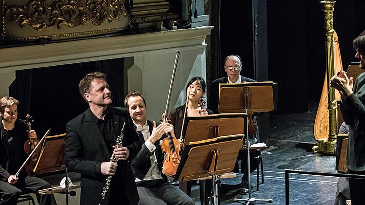 Bernhard Forster- Solo-Oboist des Landestheaters, beeindruckte mit Bohuslav Martinus Oboenkonzert.Foto: Jochen Berger