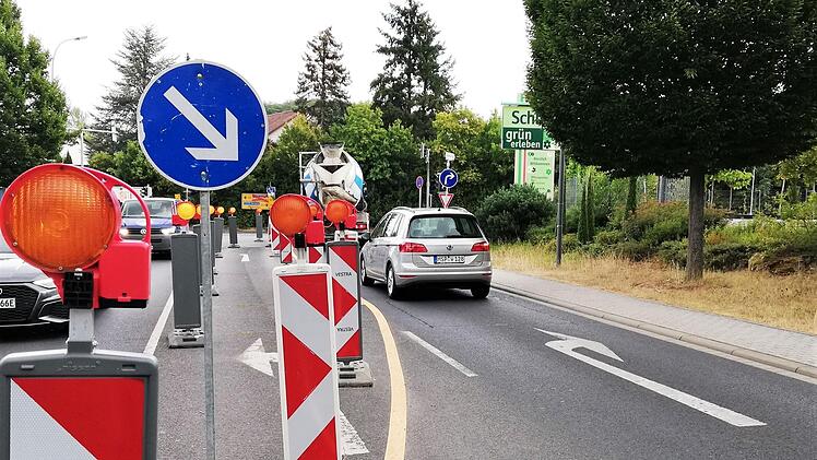 Vom Gewerbegebiet Riedgraben führt die offizielle Umleitung ausschließlich nach rechts auf den Westring zur Münnerstädter Kreuzung.  Foto: Sigismund von Dobschütz