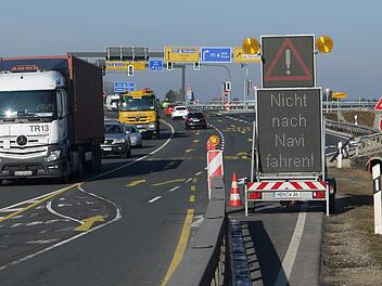 Die Anschlussstelle Ebersdorf -  bei der die A73, die Bundesstraße 303 und die Kreisstraße CO13 zusammenkommen -  wird derzeit für 2,4 Millionen Euro komplett neu gestaltet.  Während der Osterferien wird der neue Fahrbahnbelang aufgebracht, was eine Vollsperrung mit sich bringen wird.Berthold Köhler