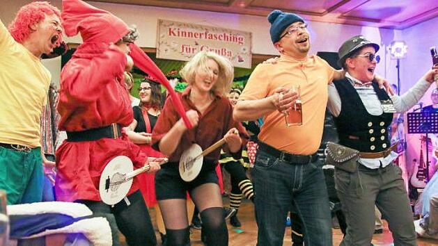 "Kinnerfasching f&uuml;r Gru&szlig;a" war das Motto des Mega-Faschings in Wonsees. Foto: Adriane Lochner
