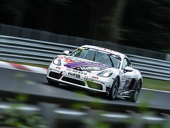 Der neue Rennwagen von Steven Fürsch ist ein Porsche 718 Cayman S mit einer Maximalgeschwindigkeit von 295 Stundenkilometern. Foto: Klaus-Achim Peitzmeier