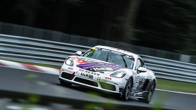 Der neue Rennwagen von Steven Fürsch ist ein Porsche 718 Cayman S mit einer Maximalgeschwindigkeit von 295 Stundenkilometern. Foto: Klaus-Achim Peitzmeier