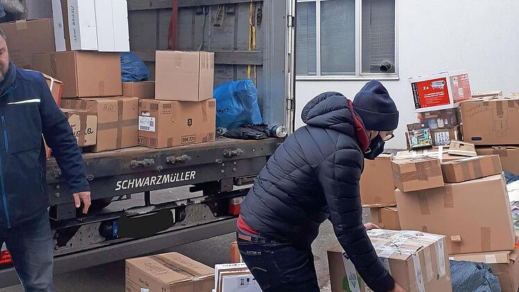 Auch in Nordhalben ist die Hilfsbereitschaft für die Menschen in der Ukraine groß. Viele Sachspenden wurden bereits verladen.