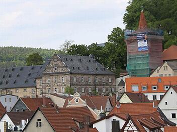 Eine Schönheitskur für den Roten Turm in Kulmbach reicht nicht. Die Schäden sind so groß, dass eine grundlegende Sanierung erfolgen muss. Das wird teuer. Foto: Stephan Tiroch