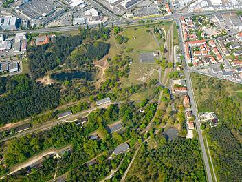 Die Schutzgemeinschaft "Alt Bamberg" verlangt eine Anpassung des Gewerbeparks Geisfelder Straße. Bisher sei die stadtgeschichtliche Bedeutung der Muna völlig ignoriert worden. Unser Bild zeigt die Ecke Berliner Ring Geisfelder Straße. Hier schlägt die Initiative "Armygelände in Bürgerhände" Wohnbebauung vor.  Foto: Ronald Rinklef
