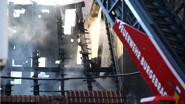 Bei einem Brand in Lisberg-Trabelsdorf entstand am Donnerstagnachmittag erheblicher Sachschaden. Foto: NEWS5 / Herse