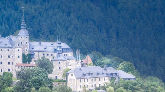 Die Burg Lauenstein lockt jedes Jahr rund 10 000 Besucher an. Künftig wird sie auch Ferienwohnungen beheimaten. Foto: Archiv/Matthias Hoch