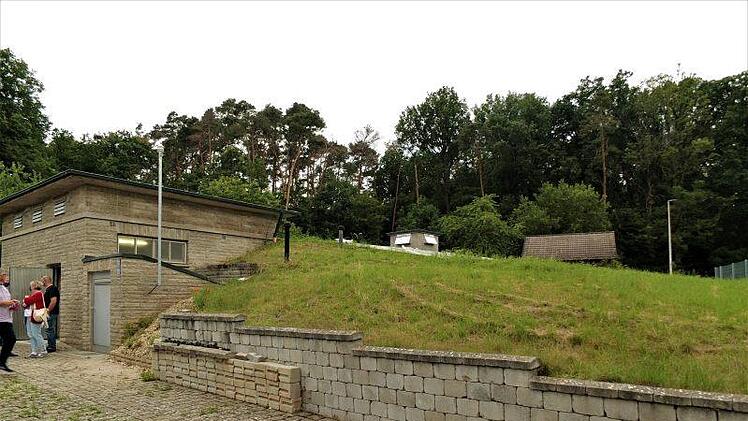 Der Hochbehälter in Aisch von außen