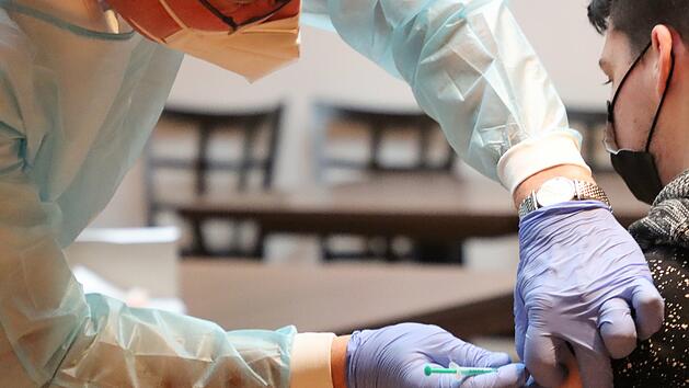 Erlangen: "Fadenscheinig" und "inakzeptabel" - Berechnung der Inzidenz von Ungeimpften wird hart kritisiert