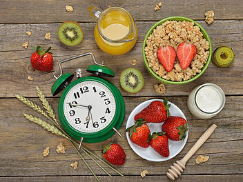 essen, uhr, abnehmen, diät, zeit, frühstück, ernährung, lebensmittel, intervallfasten, müsli