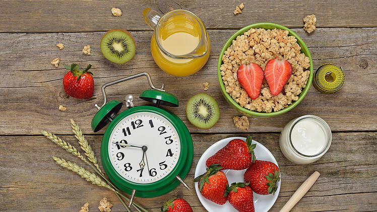 essen, uhr, abnehmen, diät, zeit, frühstück, ernährung, lebensmittel, intervallfasten, müsli