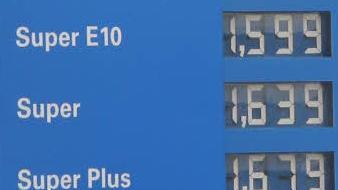 Foto der Spritpreise an einer Tankstelle im Landkreis Haßberge am Mittwochmittag. Foto: Kölbl
