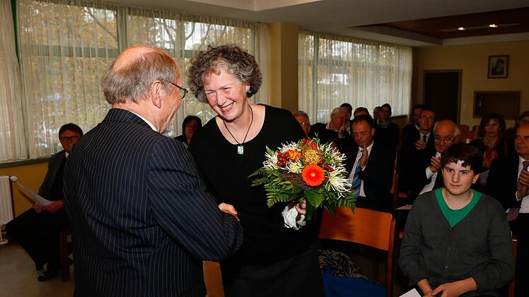 Für Sibylle Ruß gab es Blumen. Foto: Matthias Hoch