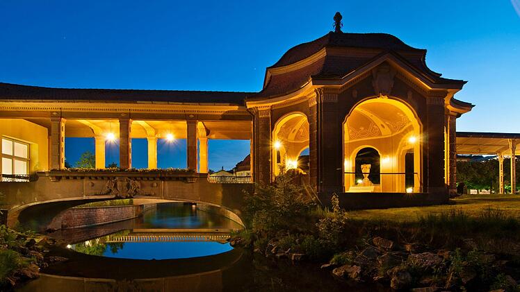 Das Staatsbad in der Dämmerung; Foto: Jürgen Hüfner