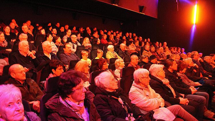 Das Kulmbacher Kino wurde zur Filmmatinee, bei der der Film zum 90. Jubiläum der "Freunde der Plassenburg" gezeigt wurde, regelrecht überrannt: Der Film über die Plassenburg wurde in allen vier Kinosälen gezeigt - und alle Säle waren bis auf den letzten Platz besetzt.Sonny Adam