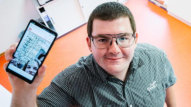 Die Seite ist online: Nun hofft der Mitwitzer Programmierer Tobias Mesch, dass sein soziales Netzerk Universify von den Nutzern auch angenommen und als Alternative zu Facebook gesehen wird. Foto: Marian Hamacher