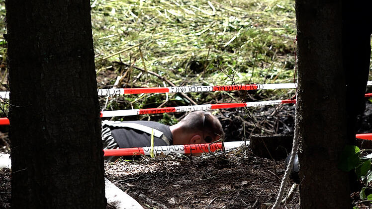 Großeinsatz im Landkreis Hof: Polizeitaucher und THW suchen nach möglicher Waffe