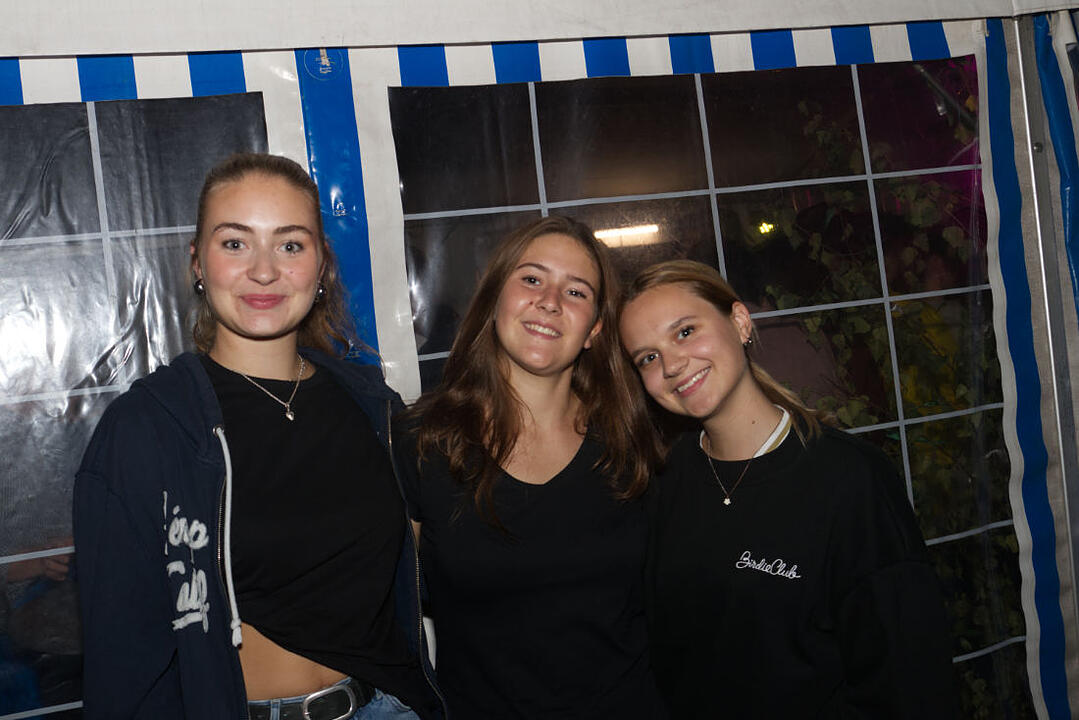 Freitag: Bieranstich & Partyband
