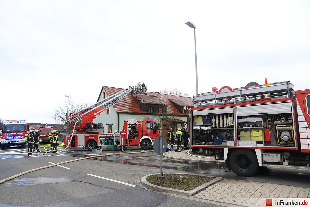 Dachstuhl brennt in Buttenheimer Ortsteil Gunzendorf