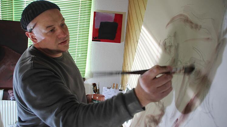Am liebsten malt da Wonga "Leute, die mir aus der Seele sprechen" - in diesem Moment ist es der Sänger Herbert van Veen.  Fotos: Ekkehard Roepert
