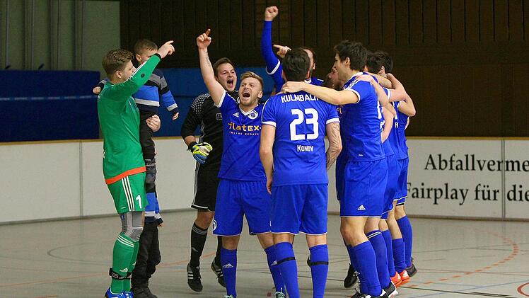 Der ATS bejubelt den Sieg beim Rundschau-Cup. Foto: Monika Limmer