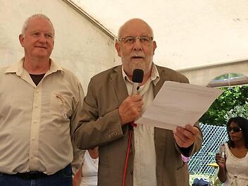 Der langjährige Vorsitzende der FAG Kupferberg, Heinz Kliesch (rechts) hielt die Festrede. Mit im Bild Vorsitzender Klaus Koch Foto: kpw