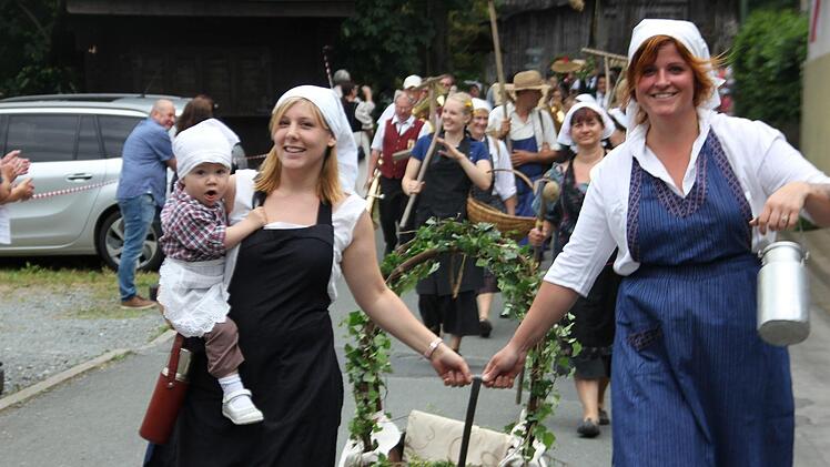 Eine Bauerngruppe mit Nachwuchs Foto: Veronika Schadeck