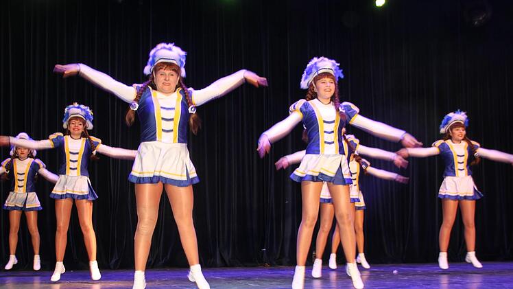 Kurz vorm Abheben: Die Magic Dancer der Kulmbacher Showtanzgarde. Foto: Stephan Stöckel