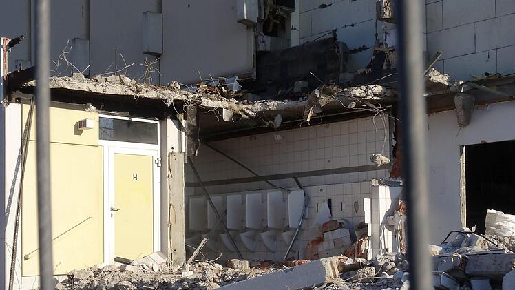 Impressionen vom Abriss der Coburger Angerhalle: 20. JanuarFoto: Jochen Berger