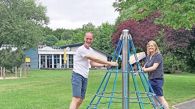 Immer in Bewegung, immer gut vernetzt: Oliver und Christine Völker kümmern sich beim Förderkreis Ahorn um den Schlupfwinkel, die Gemeinwesenarbeit und die Sozialberatung.