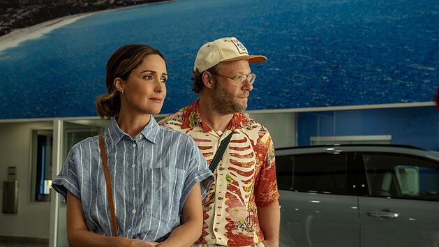 Sylvia (Rose Byrne) erträgt es gerne, dass sich Will (Seth Rogen) als alternder Hipster verkleidet.