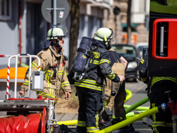 Brand in N&uuml;rnberger Mehrfamilienhaus - Bewohner rufen um Hilfe
